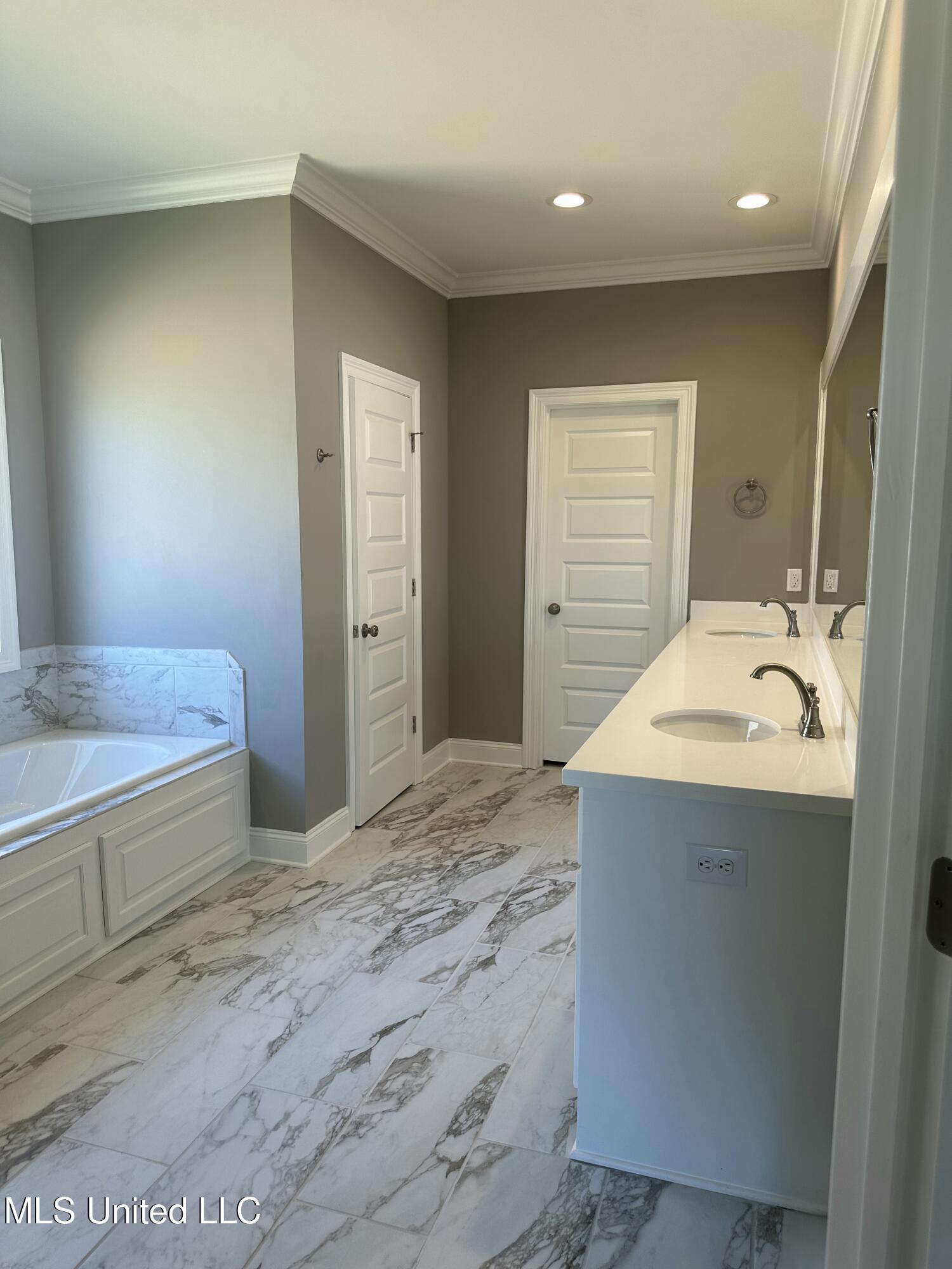 485 Aurora Circle Canton, MS 39046 - Photo 18 of 37 IMG_3573