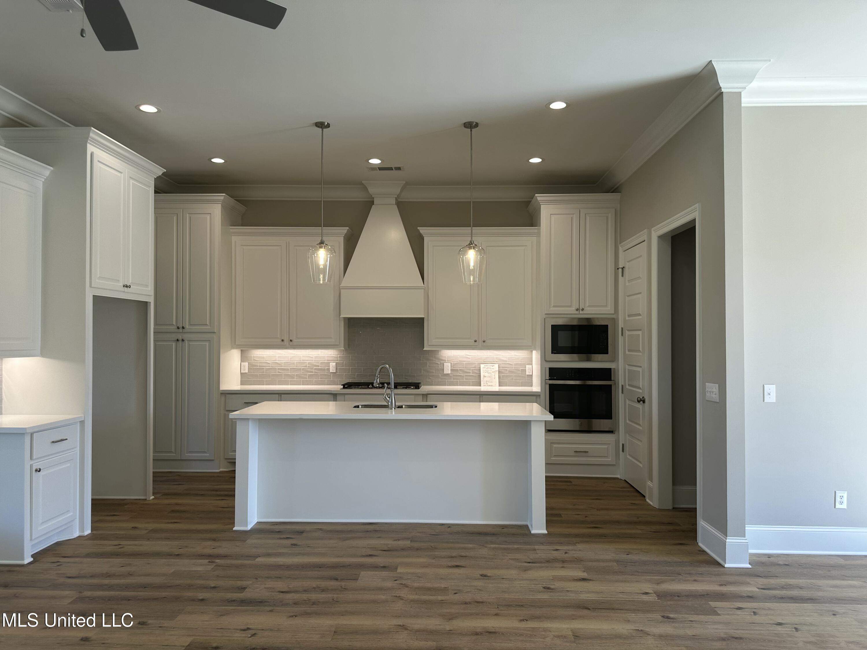 485 Aurora Circle Canton, MS 39046 - Photo 4 of 37 IMG_3560