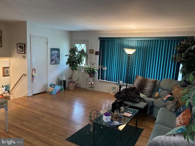 3165 Oak Road Huntingdon Valley, PA 19006 - Photo 15 of 27 Living room