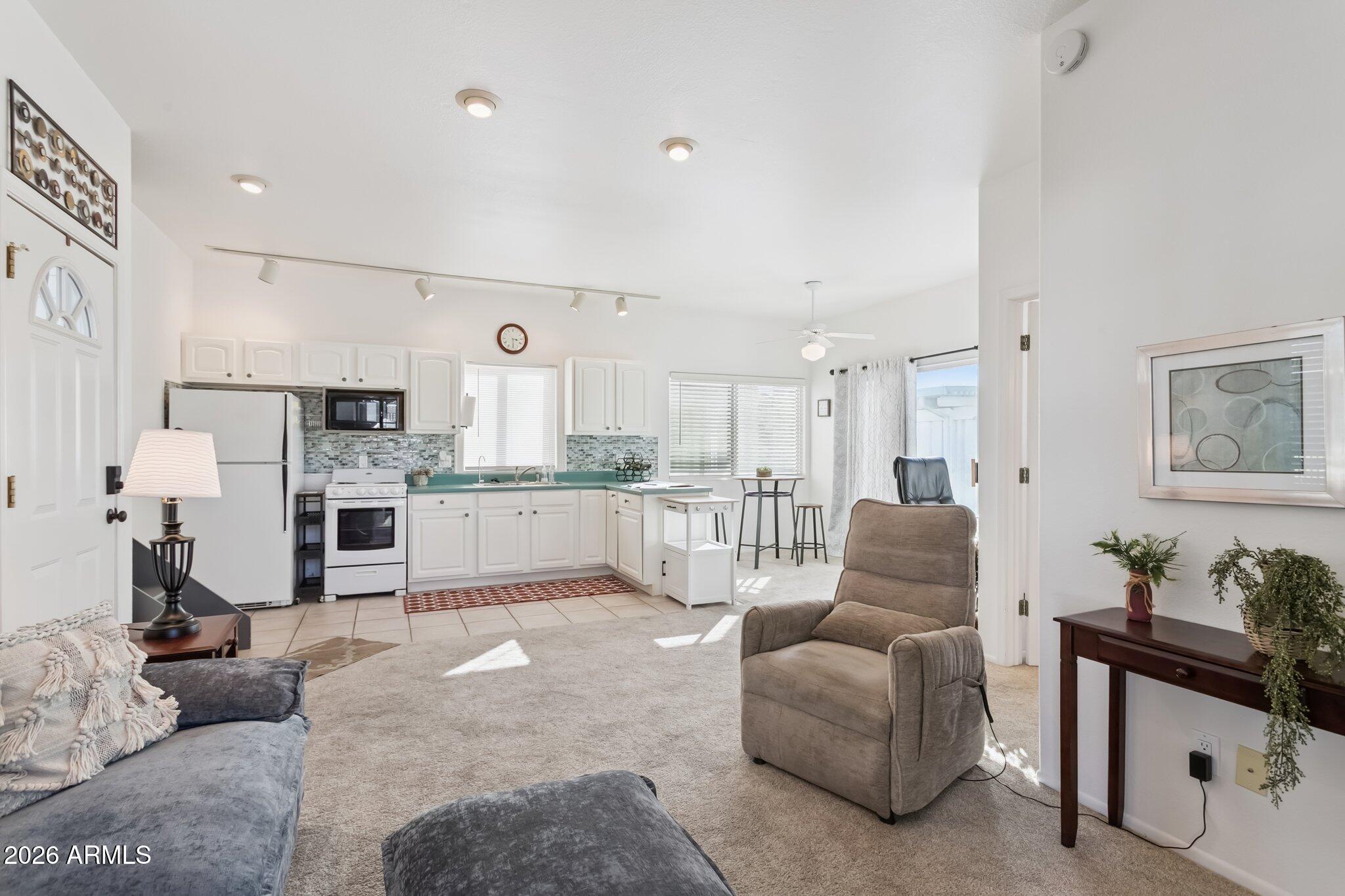 10-web-or-mls-17200-w-bell-rd-869