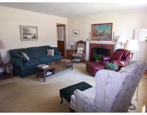 110 Silver Road Bangor, ME 04401 - Photo 9 of 25 Living Room.