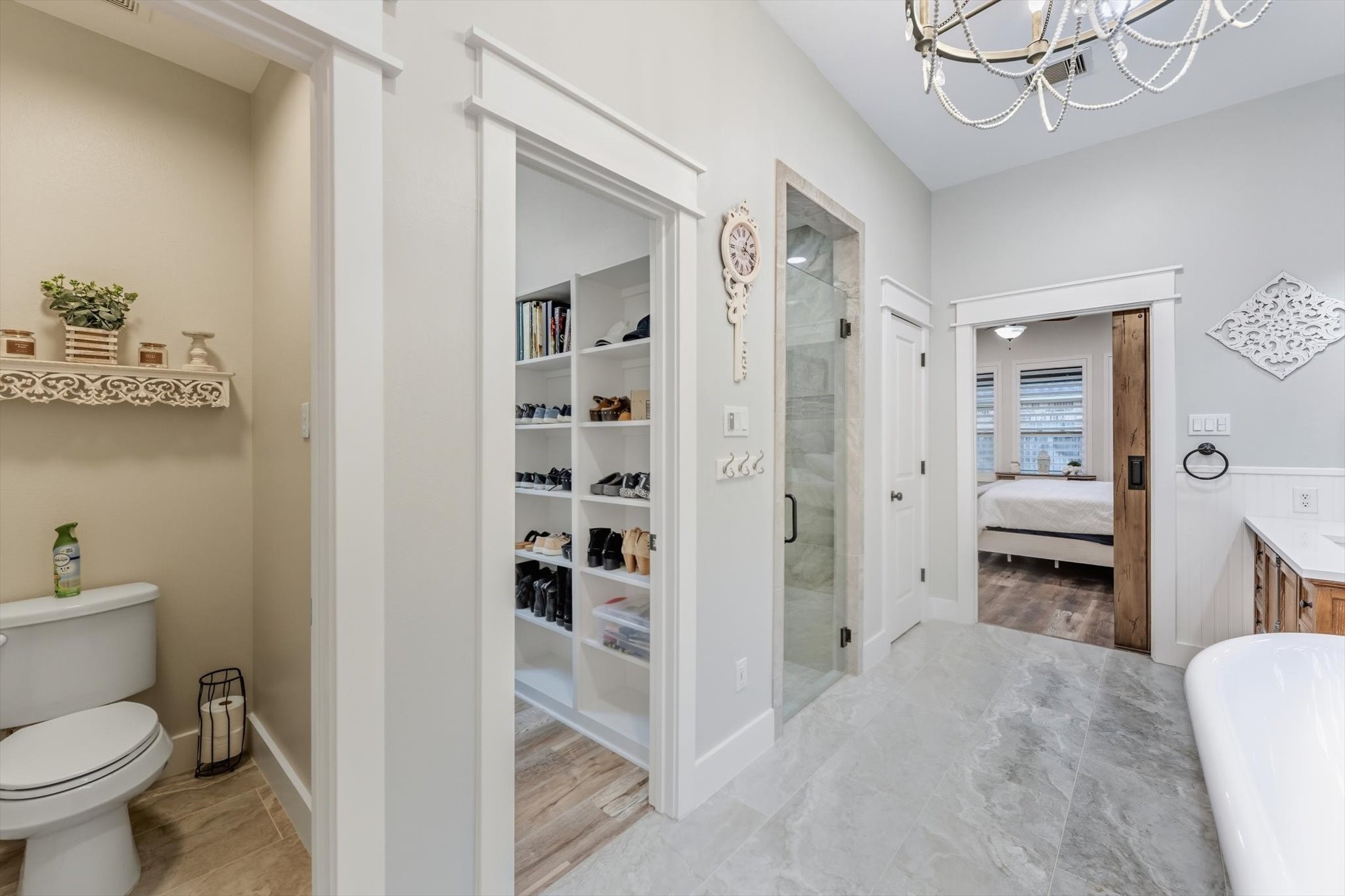 103 Fox Rindle Road Montgomery, TX 77316 - Photo 19 of 44 Generously scaled bath layout offers exceptional space and flow, complete with a large walk in closet designed for effortless organization.