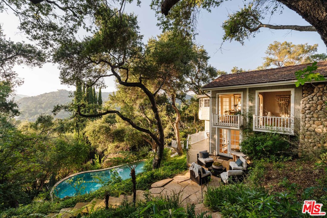 an outdoor view of house with backyard