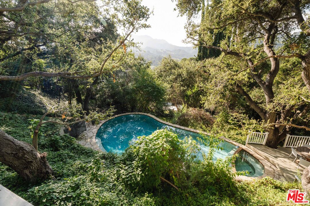 21580 Encina Road Topanga, CA 90290 - Photo 24 of 38