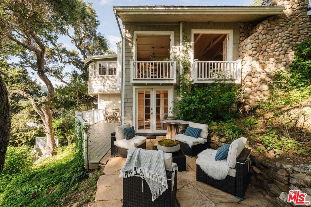 21580 Encina Road Topanga, CA 90290 - Photo 29 of 38 a view of balcony and patio