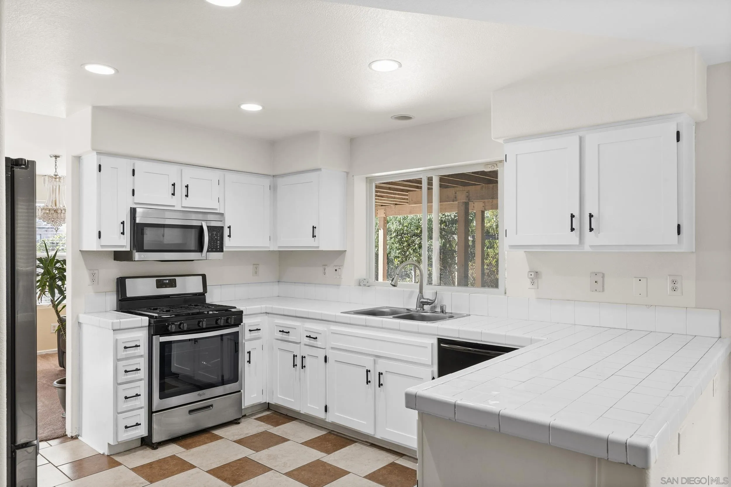 609 Jacks Creek Road Escondido, CA 92027 - Photo 8 of 42