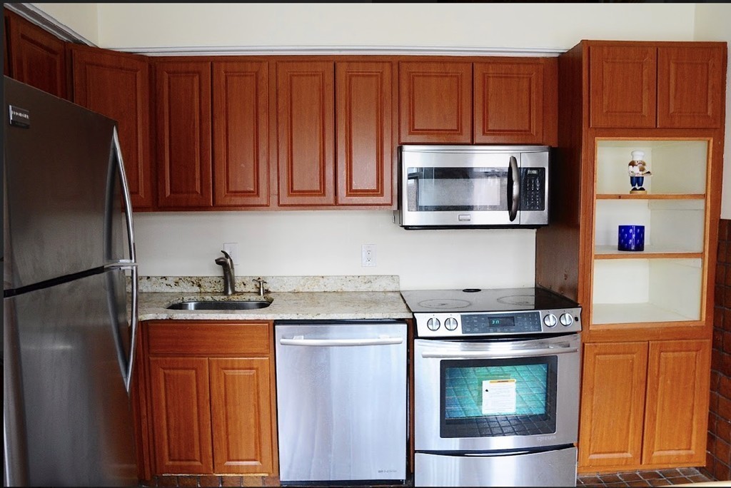 37 St Paul Street, Unit 3 Brookline, MA 02446 - Photo 2 of 7