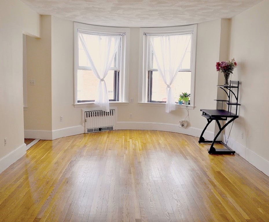 37 St Paul Street, Unit 3 Brookline, MA 02446 - Photo 3 of 7