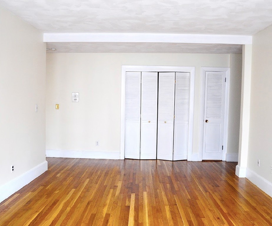 37 St Paul Street, Unit 3 Brookline, MA 02446 - Photo 5 of 7