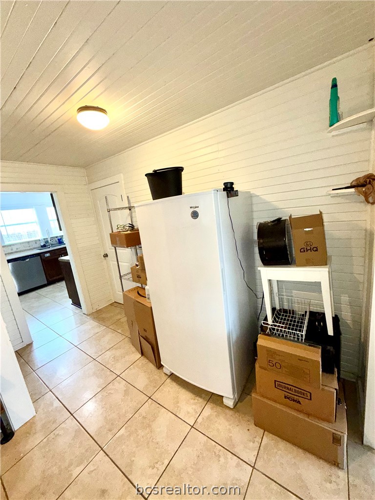 421 South Commerce Street Centerville, TX 75833 - Photo 14 of 23 a view of a storage & utility room