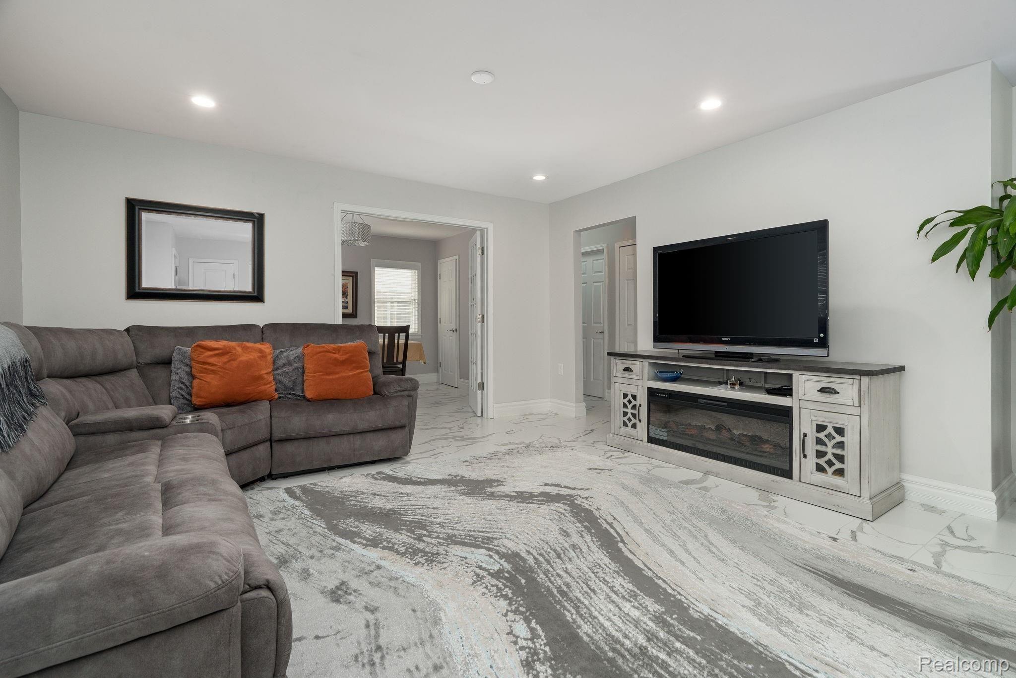 2604 Manchester Road Birmingham, MI 48009 - Photo 8 of 50 8-web-or-mls-2604-Manchester-Rd-8.jpg