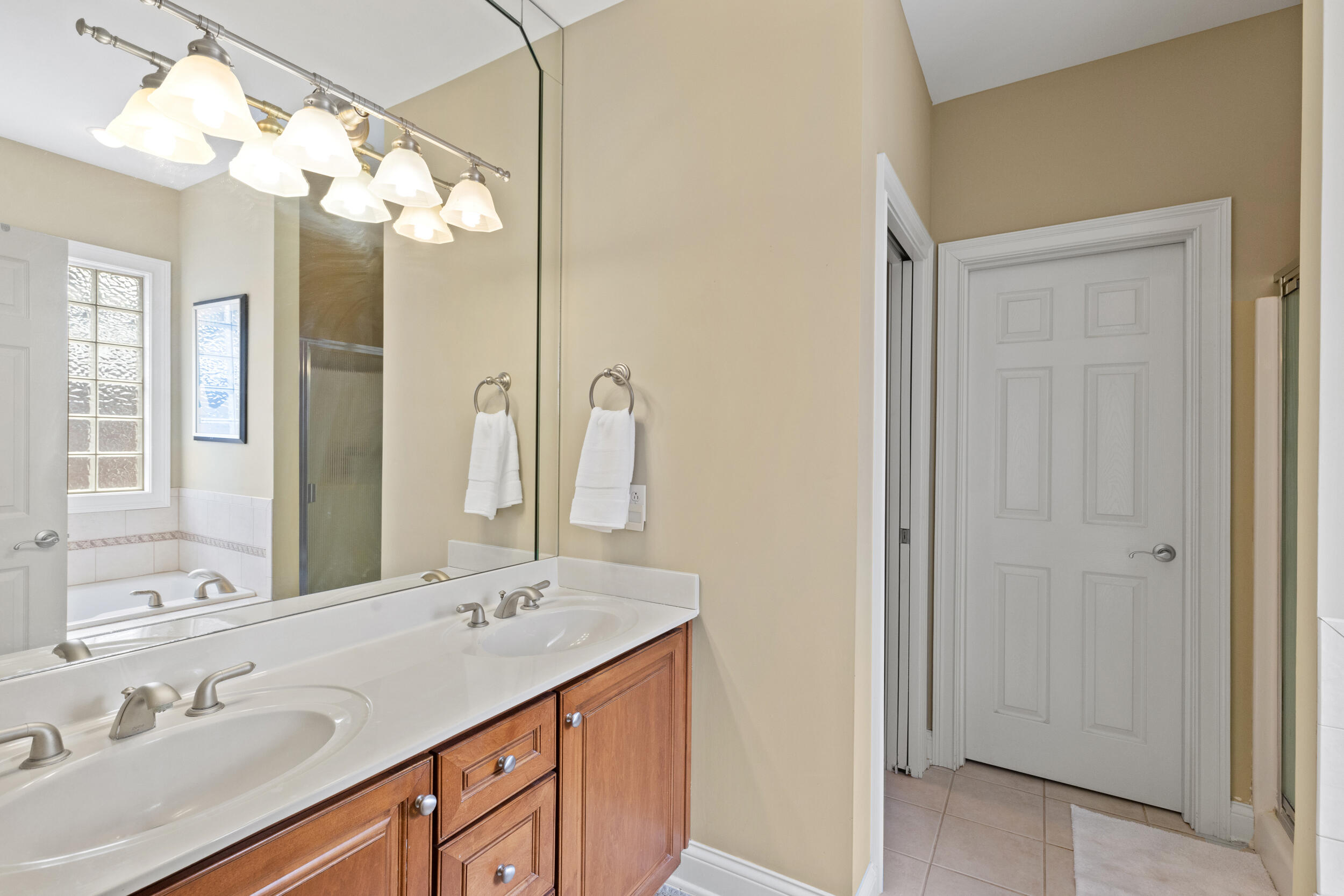 2517 Ridgefield Lane Lexington, KY 40509 - Photo 21 of 38 Primary Bath