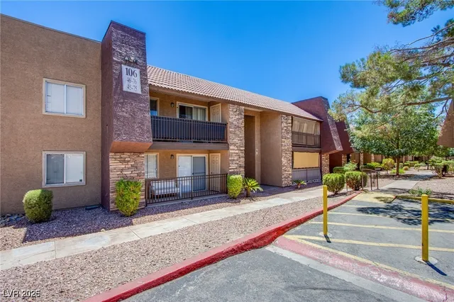 $1,045 | 4310 Sandy River Drive, Unit 70, Las Vegas, NV 89103