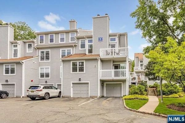 $3,775 | 15 Quail Court, Englewood, NJ 07631