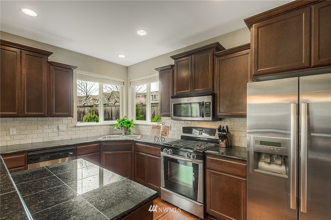 987 Jericho Place Northeast Renton, WA 98059 - Photo 11 of 25