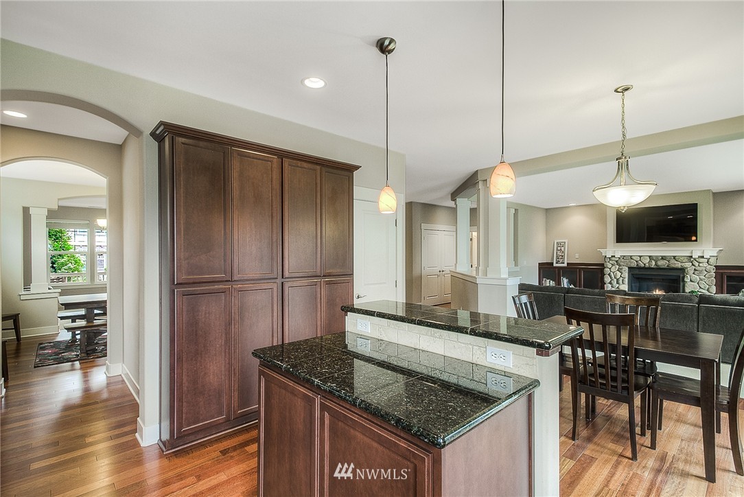 987 Jericho Place Northeast Renton, WA 98059 - Photo 12 of 25