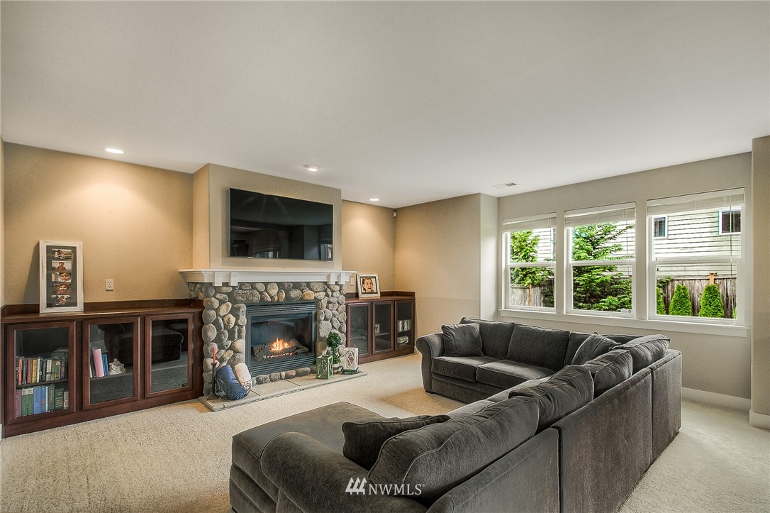 987 Jericho Place Northeast Renton, WA 98059 - Photo 13 of 25