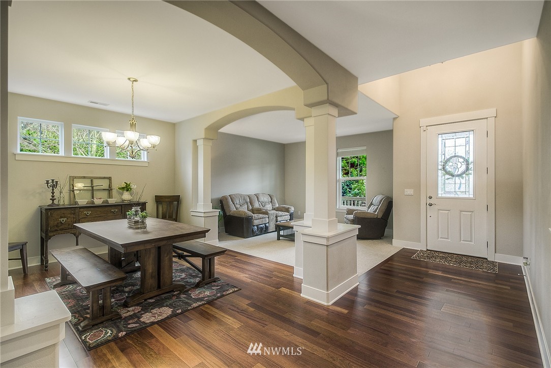 987 Jericho Place Northeast Renton, WA 98059 - Photo 3 of 25