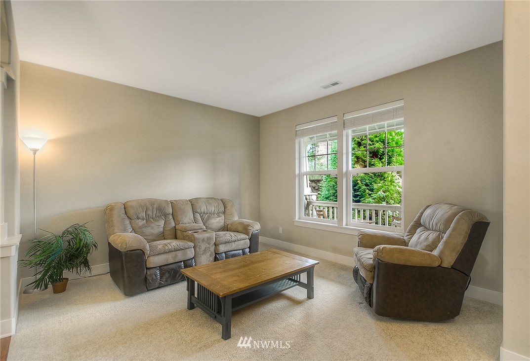 987 Jericho Place Northeast Renton, WA 98059 - Photo 5 of 25