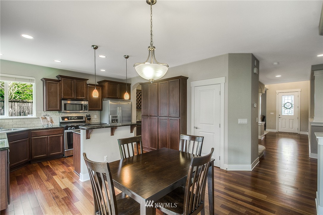 987 Jericho Place Northeast Renton, WA 98059 - Photo 10 of 25
