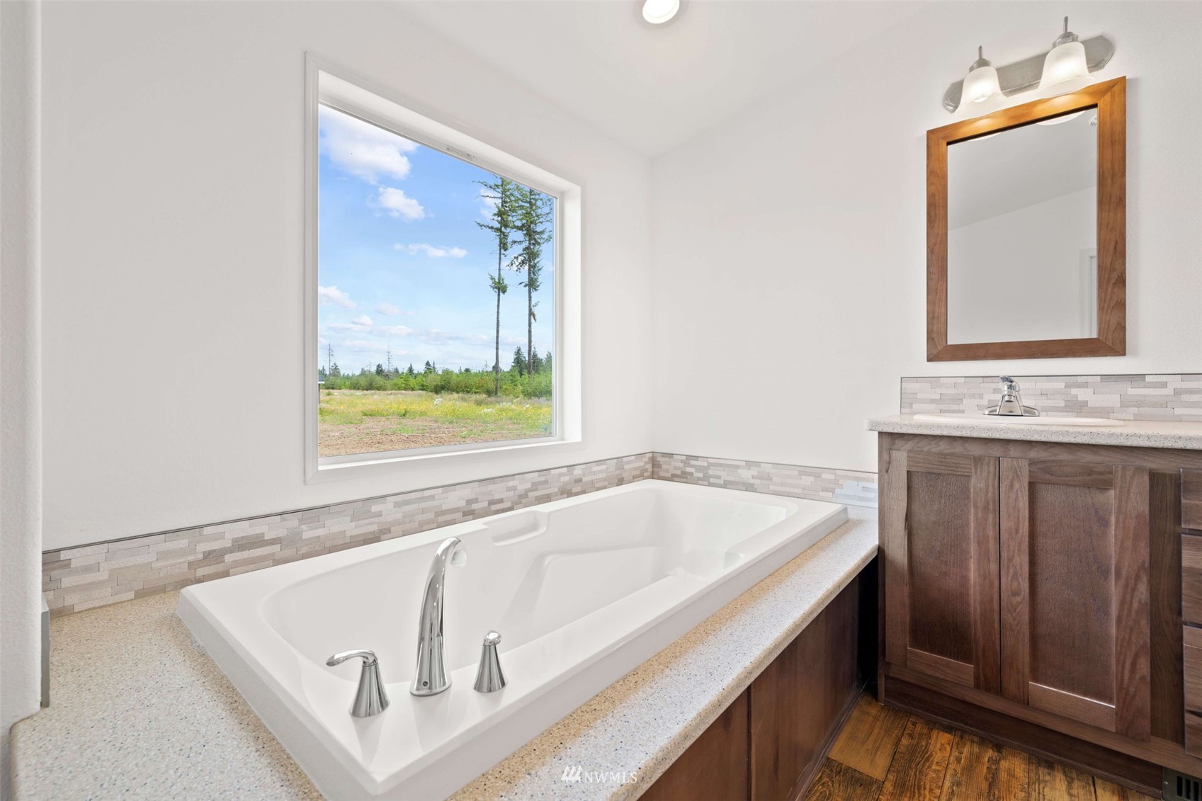 459 Antrim Road Winlock, WA 98596 - Photo 34 of 40 a bath tub sitting next to a bathroom sink