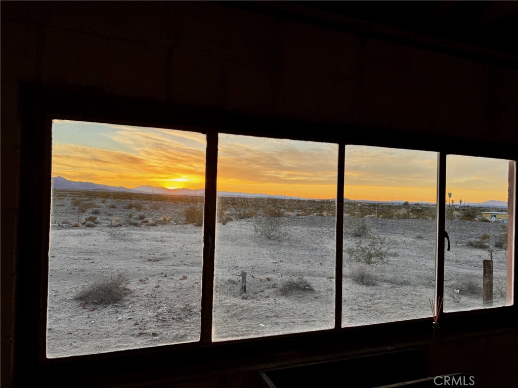 6615 Thunder Road Twentynine Palms, CA 92277 - Photo 10 of 14 a view of sky from window
