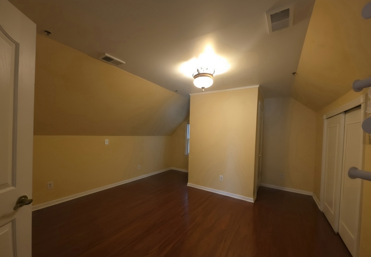 204 Waukegan Road Lake Bluff, IL 60044 - Photo 13 of 17 Gallery Image 13
