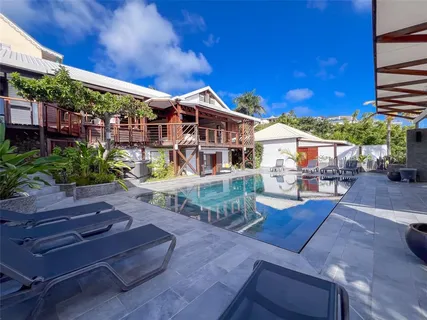 a view of house with outdoor seating