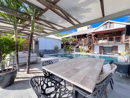 a view of an outdoor space with seating area