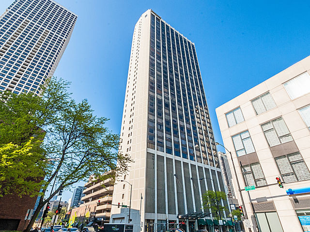 2 E Oak Street