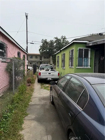 a view of a car park in front of house