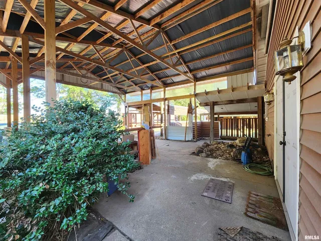 a view of a yard with a street