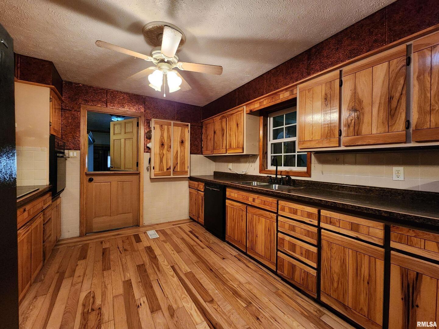 5628 Coal Street Sesser, IL 62884 - Photo 9 of 63