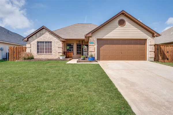 $309,900 | 308 Glenview Drive, Aubrey, TX 76227