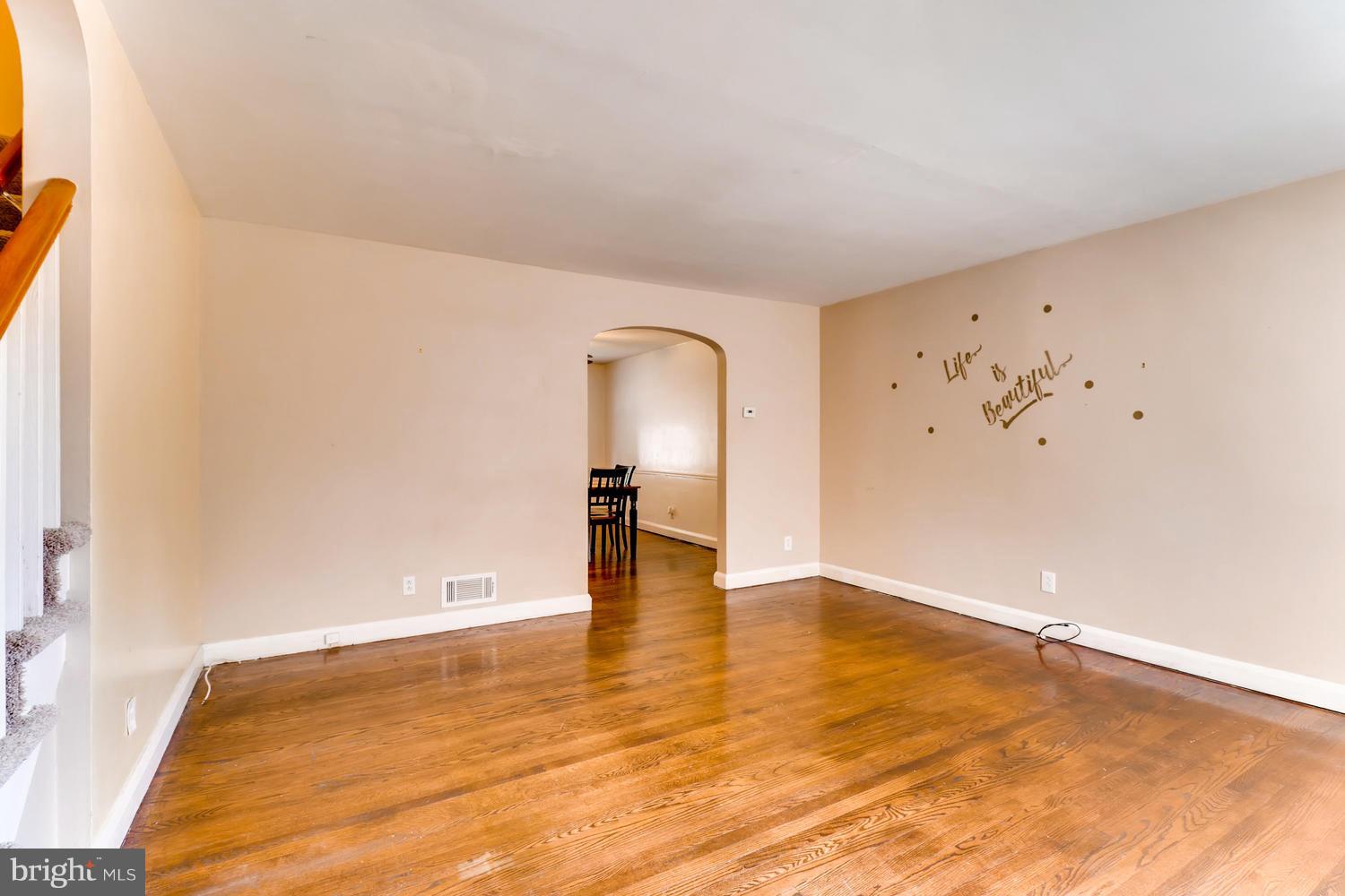 6611 Frederick Road Baltimore, MD 21228 - Photo 2 of 27 Living Room