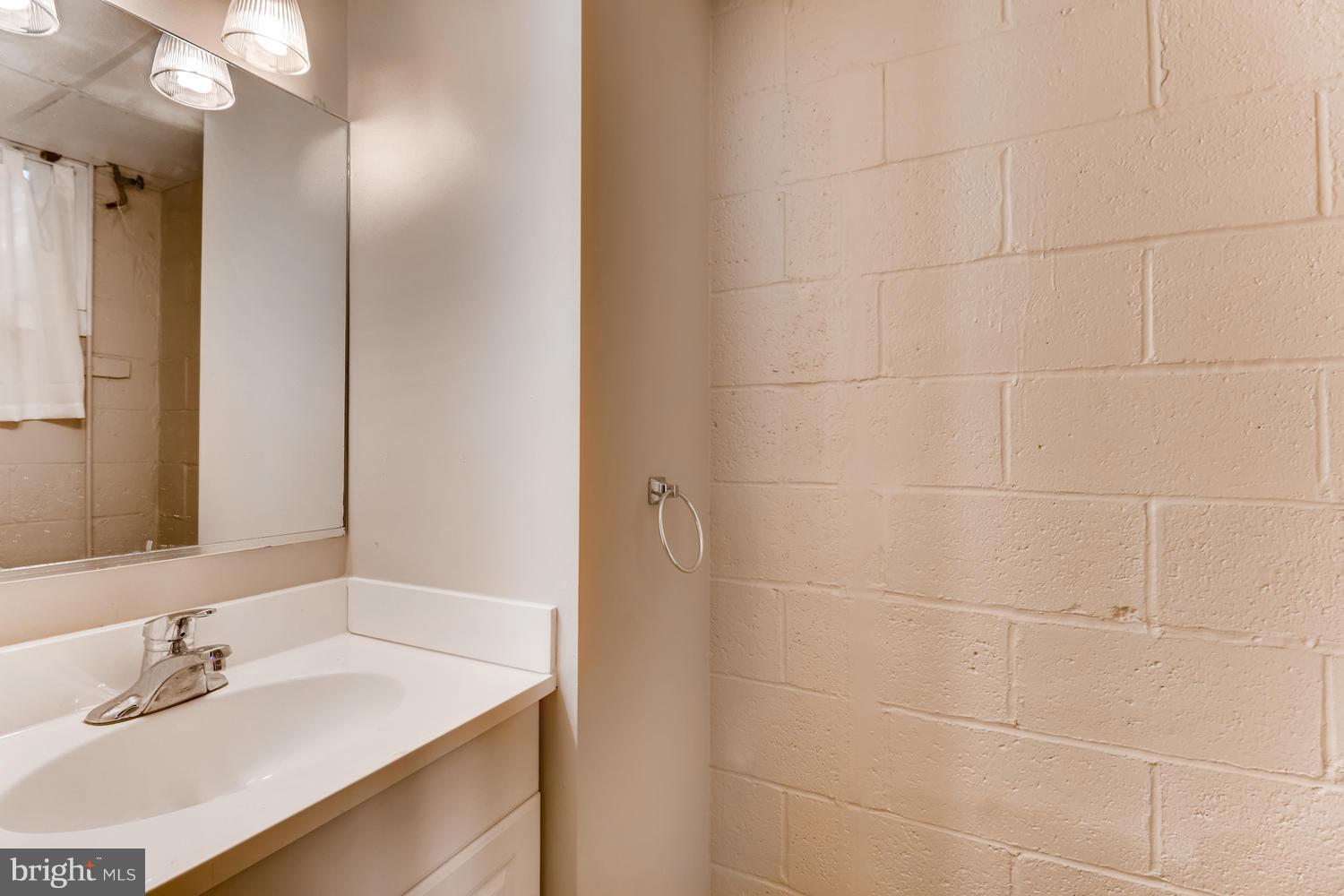 6611 Frederick Road Baltimore, MD 21228 - Photo 26 of 27 Bath