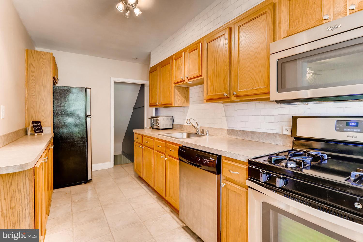6611 Frederick Road Baltimore, MD 21228 - Photo 10 of 27 Kitchen