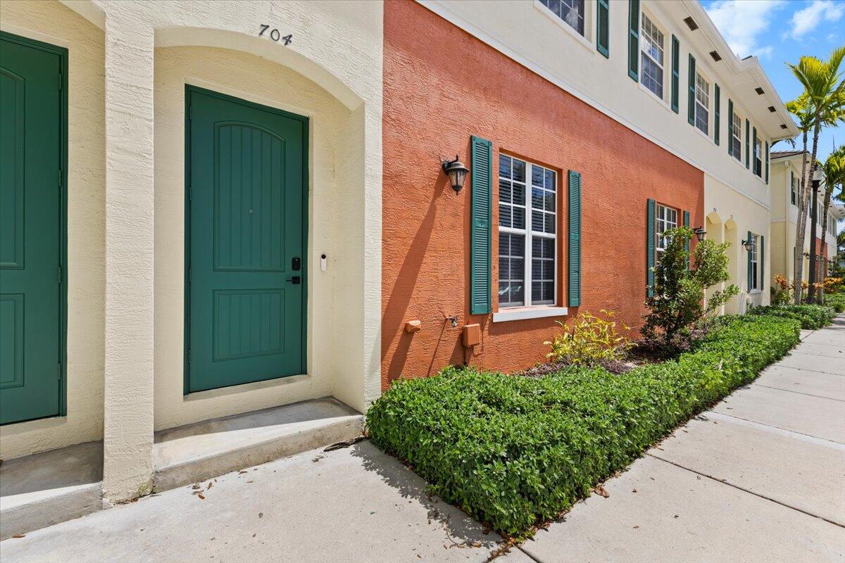 704 Southwest 2nd Avenue Pompano Beach, FL 33060 - Photo 2 of 34 02-424A0619