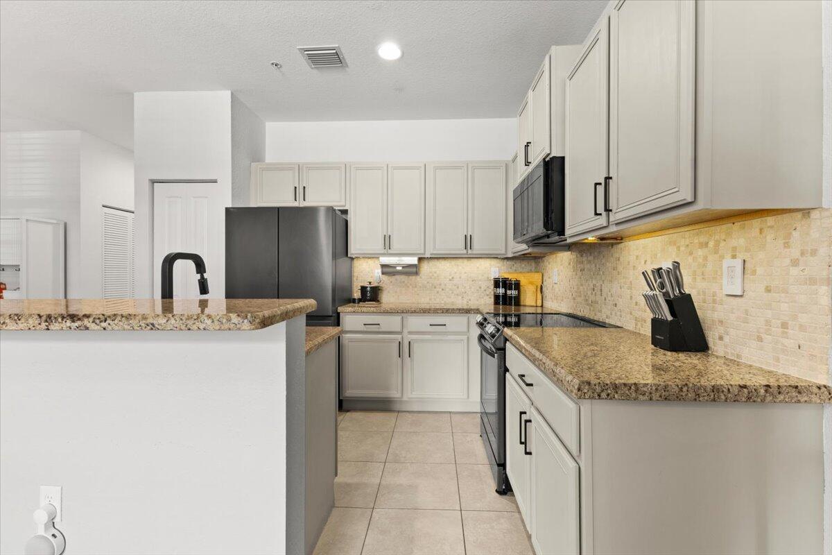 704 Southwest 2nd Avenue Pompano Beach, FL 33060 - Photo 7 of 34 07-424A0542