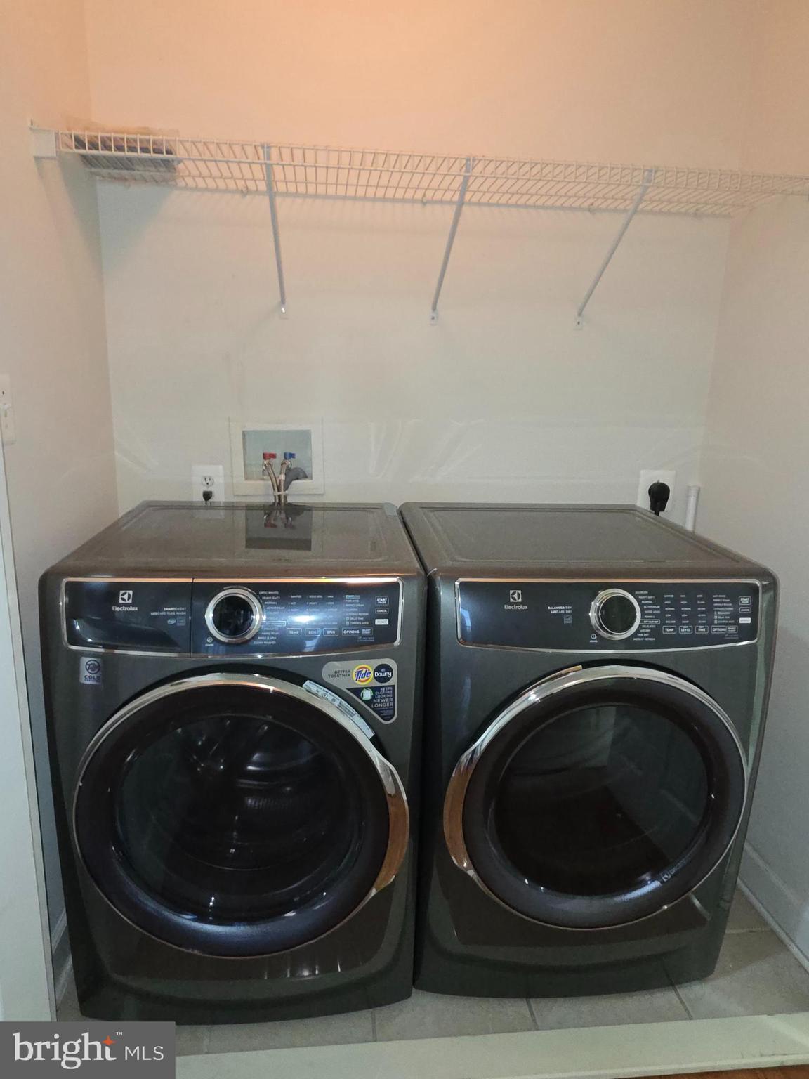 9249 Laurel Ridge Crossing Road Lorton, VA 22079 - Photo 11 of 38 a utility room with dryer and washer