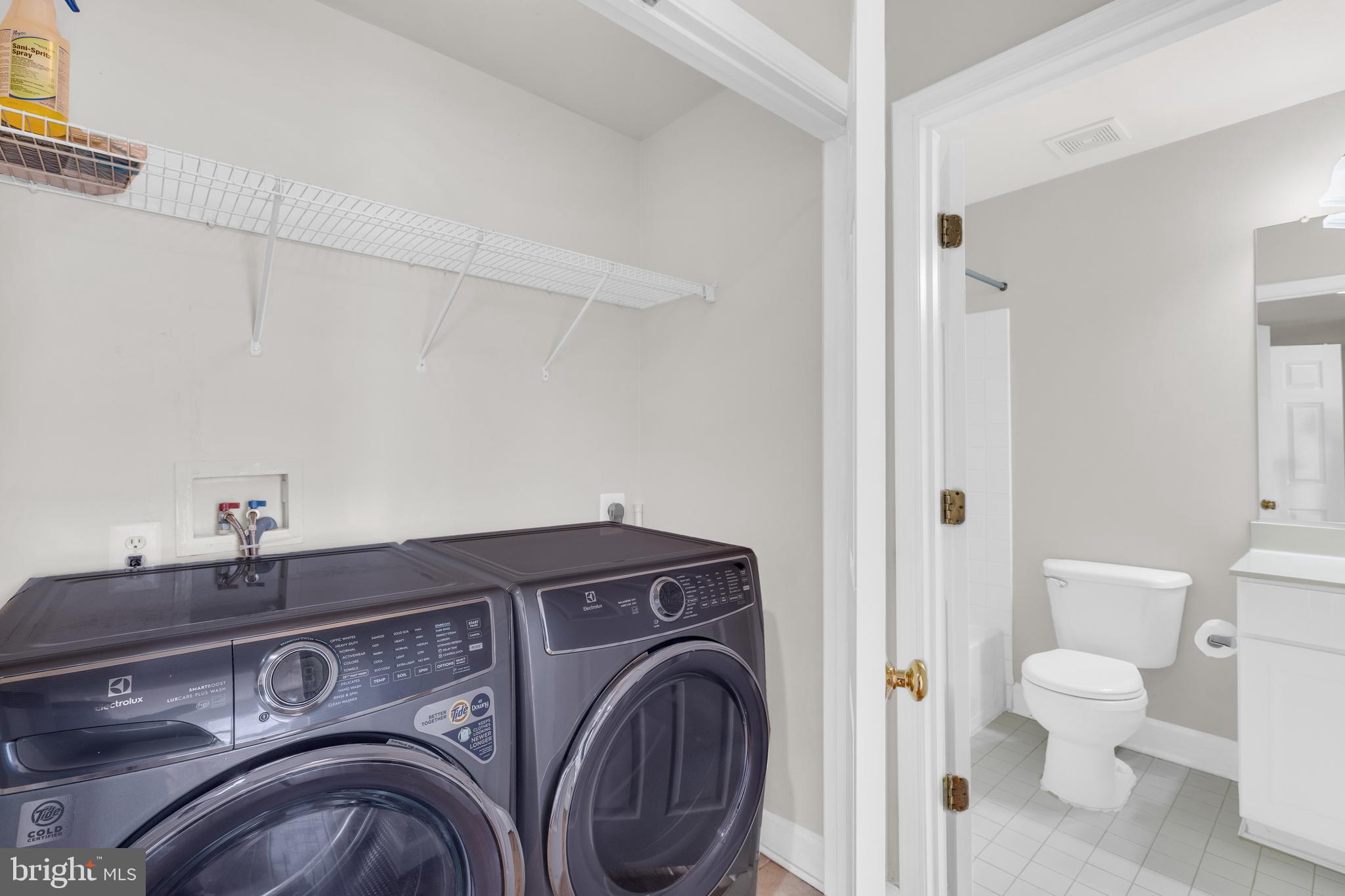 9249 Laurel Ridge Crossing Road Lorton, VA 22079 - Photo 13 of 38 a utility room with dryer and washer