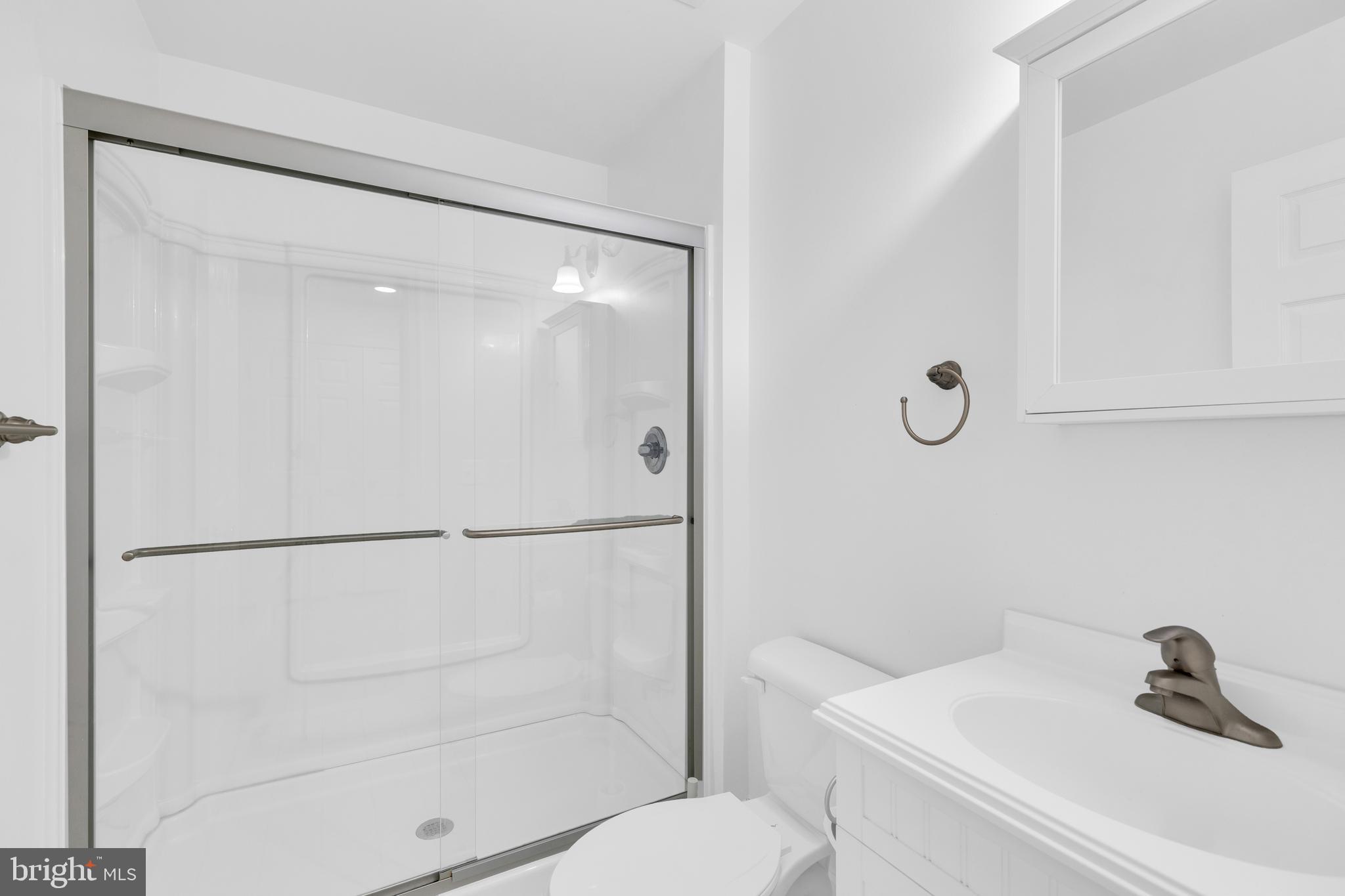 9249 Laurel Ridge Crossing Road Lorton, VA 22079 - Photo 23 of 38 a bathroom with a sink a toilet and shower