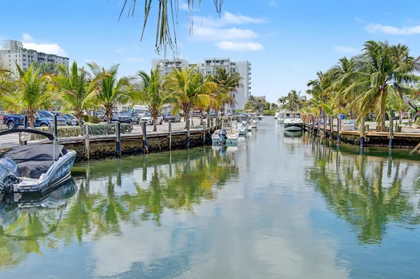 $159,000 | 3232 Canal Drive, Unit 18, Pompano Beach, FL 33062