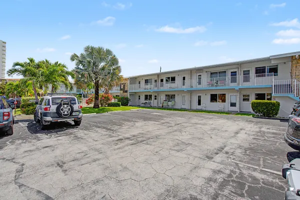 $159,000 | 3232 Canal Drive, Unit 18, Pompano Beach, FL 33062