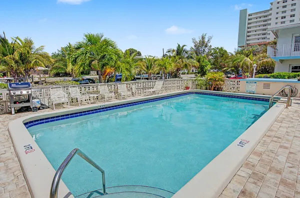 $159,000 | 3232 Canal Drive, Unit 18, Pompano Beach, FL 33062
