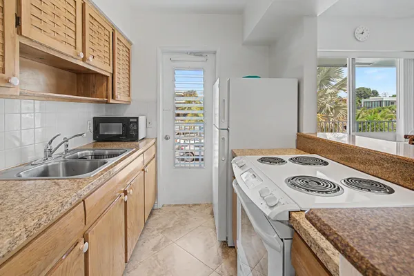 $159,000 | 3232 Canal Drive, Unit 18, Pompano Beach, FL 33062