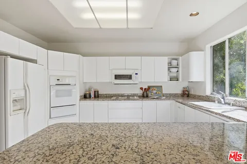 $2,125,000 | 10055 Reevesbury Drive, Beverly Hills, CA 90210