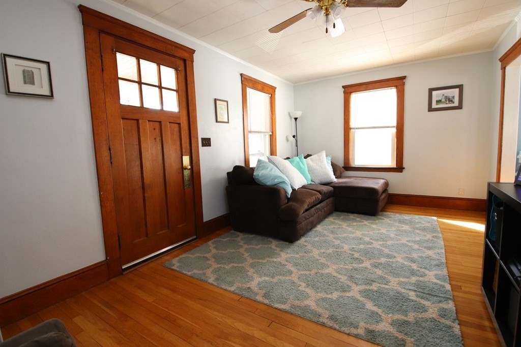 21 Dustin Street Saugus, MA 01906 - Photo 4 of 26 Gallery Image 4