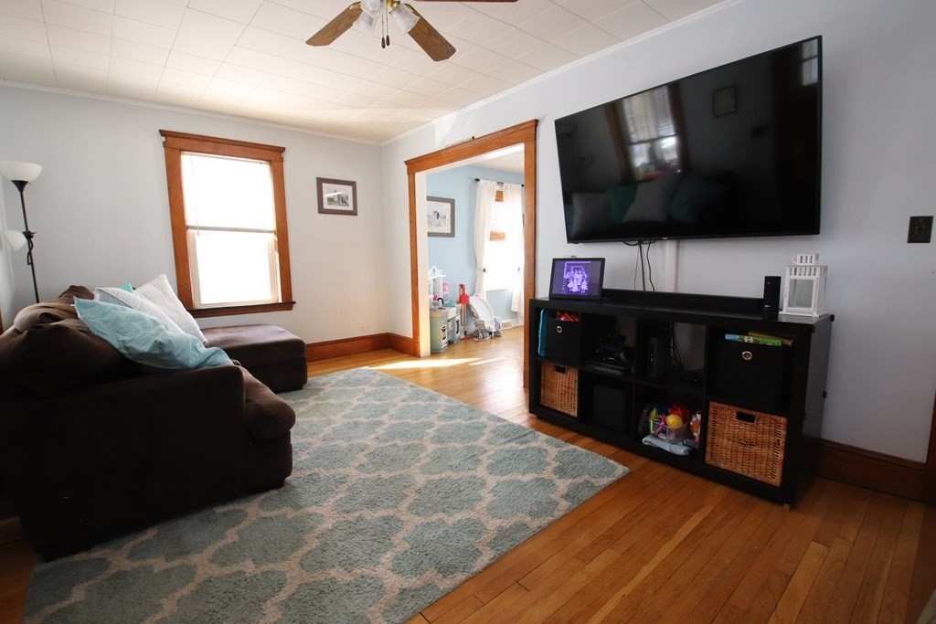 21 Dustin Street Saugus, MA 01906 - Photo 5 of 26 Gallery Image 5