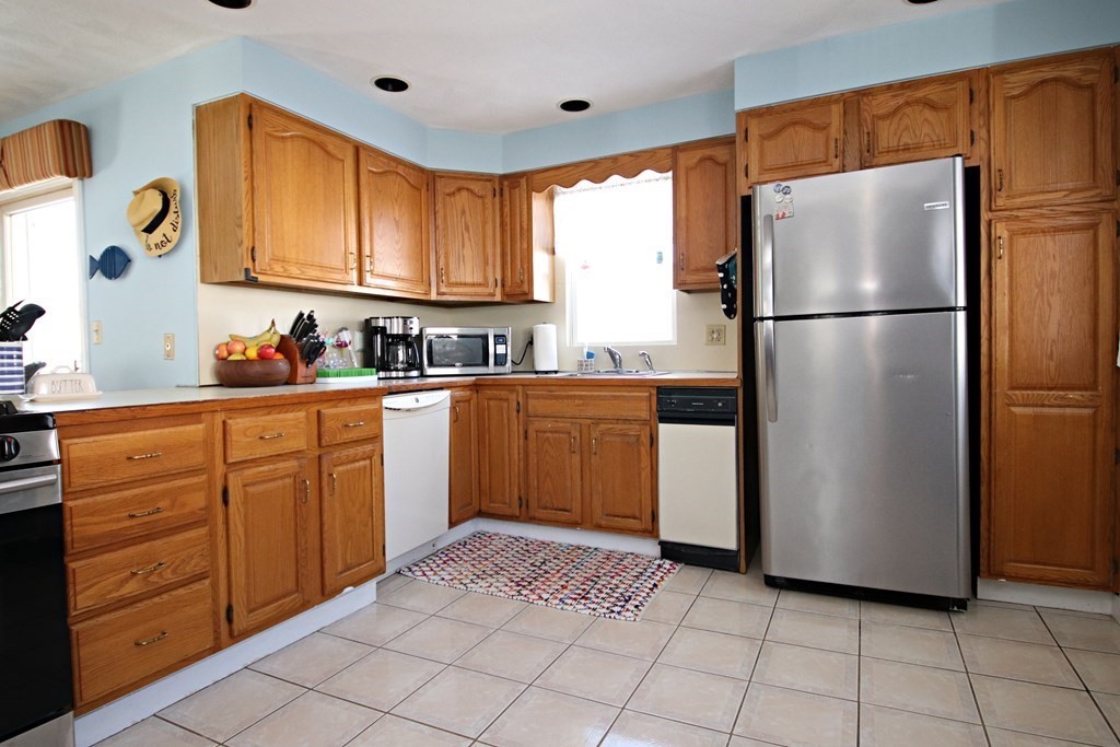 21 Dustin Street Saugus, MA 01906 - Photo 7 of 26 Gallery Image 7